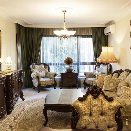 Luxury Antique Apartment *